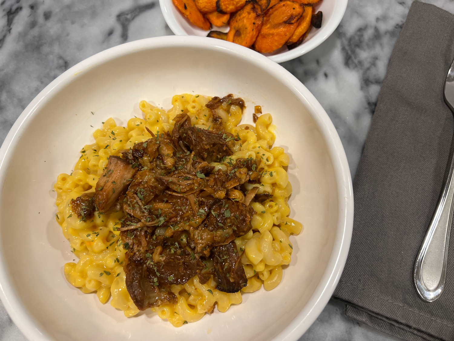 bowl of pulled pork mac and cheese